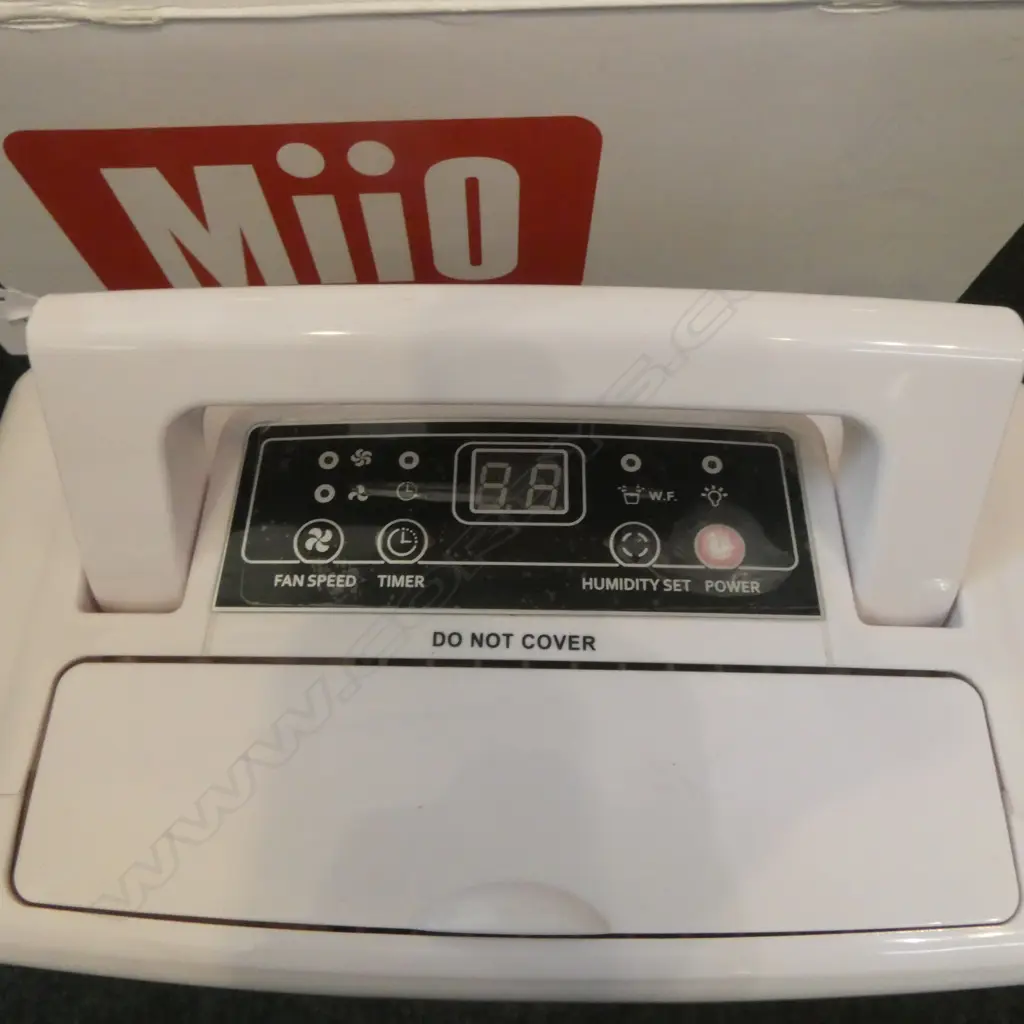 MIIO 8L DEHUMIDIFIER, BOXED AS NEW Image 1++