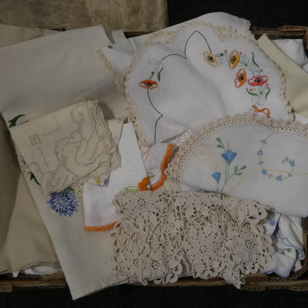 ASST. VINTAGE LINENS  Image 1++