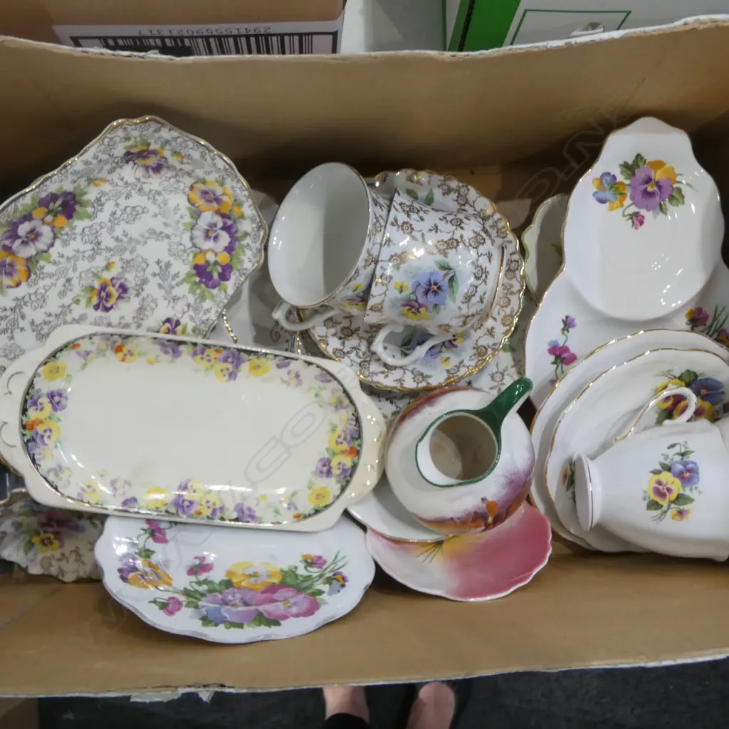 COLLECTION OF OLD FOLEY & OTHER FLORAL CHINA Image 1++