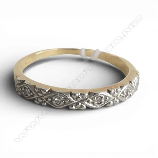 VINTAGE 18ct GOLD BAND RING W 5 small diamonds bead set 3gms SIZE S