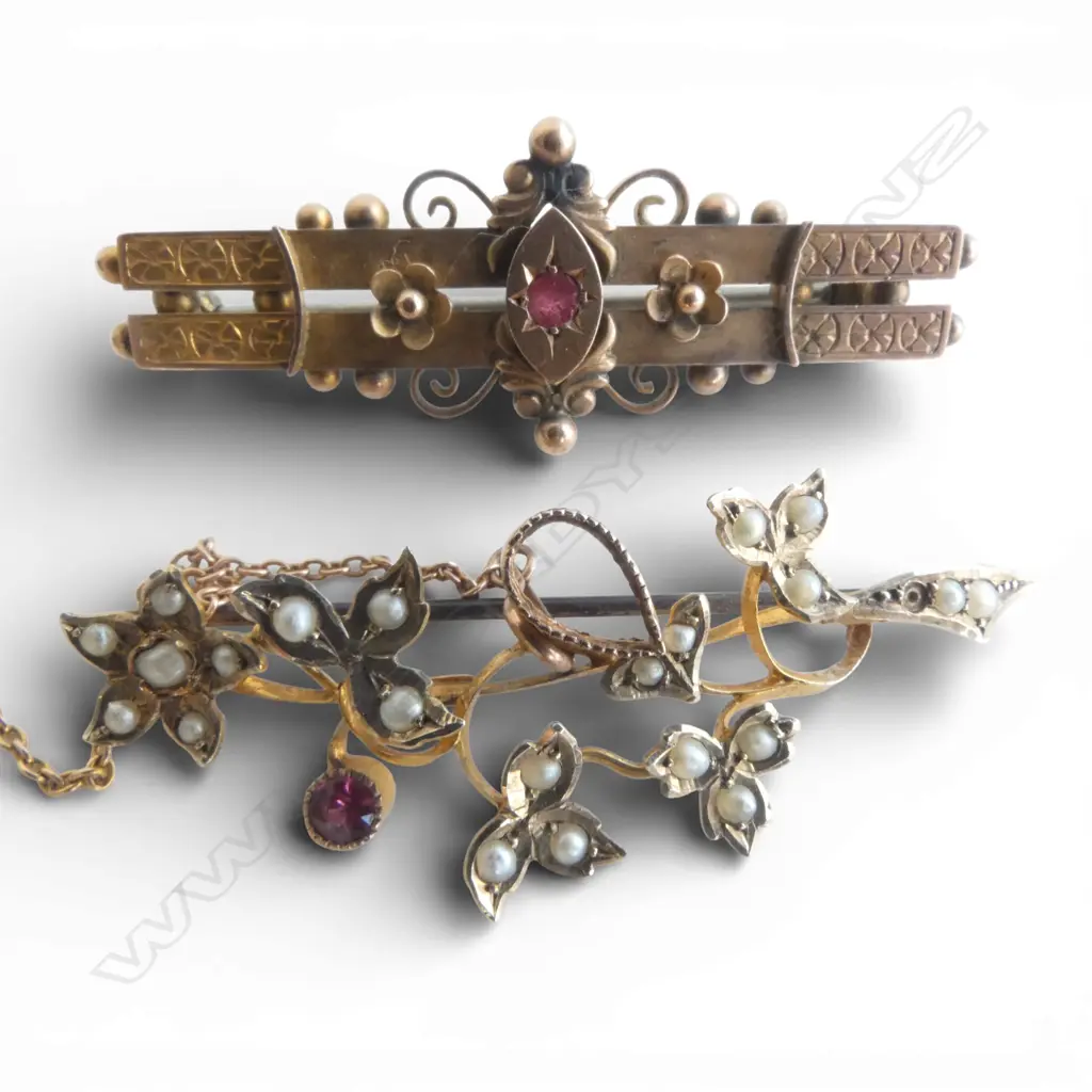 2 9CT BAR BROOCHES 6.7gms 1 w. LOOSE STONE Image 1++