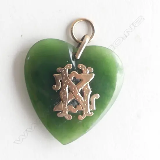COLONIAL POUNAMU HEART PENDANT w 9ct 'NZ' APPLIED