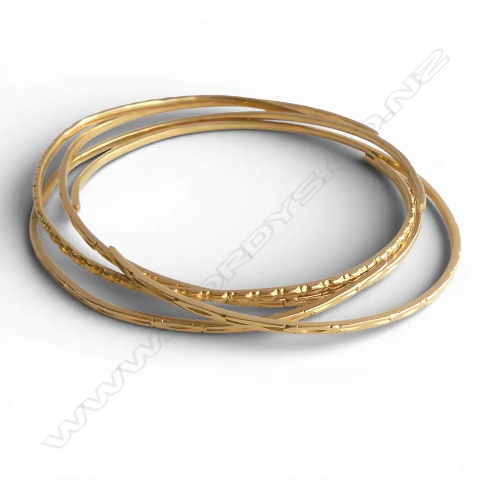 4 x 22ct GOLD BANGLES each cut. Total 36.85gms Image 1++