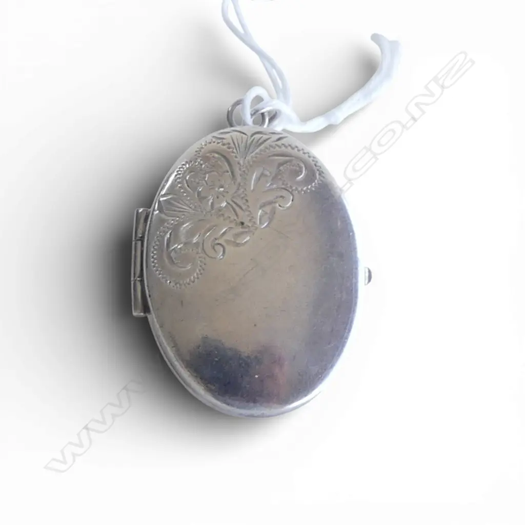 OVAL SILVER HINGED LOCKET part scroll engraved front. Engraved back. 9gms Image 1++