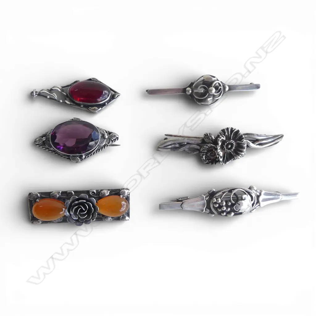 5 ASSORTED STG SILVER BROOCHES + 1 PENDANT  some Arts & Crafts + gem set Image 1++