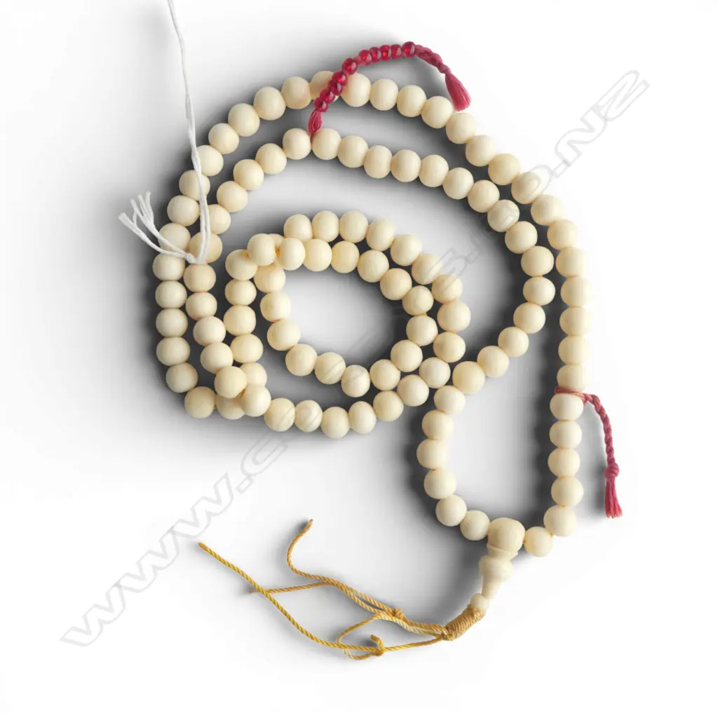OLD STRAND OF UNIFORM IVORY BEADS L.800mm Image 1++