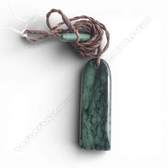 GREENSTONE PENDANT NECKLACE (70x20mm)