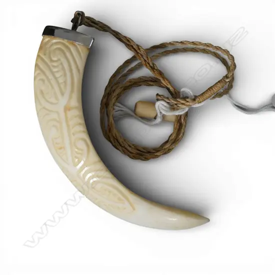 CARVED TUSK PENDANT NECKLACE (L.90mm)