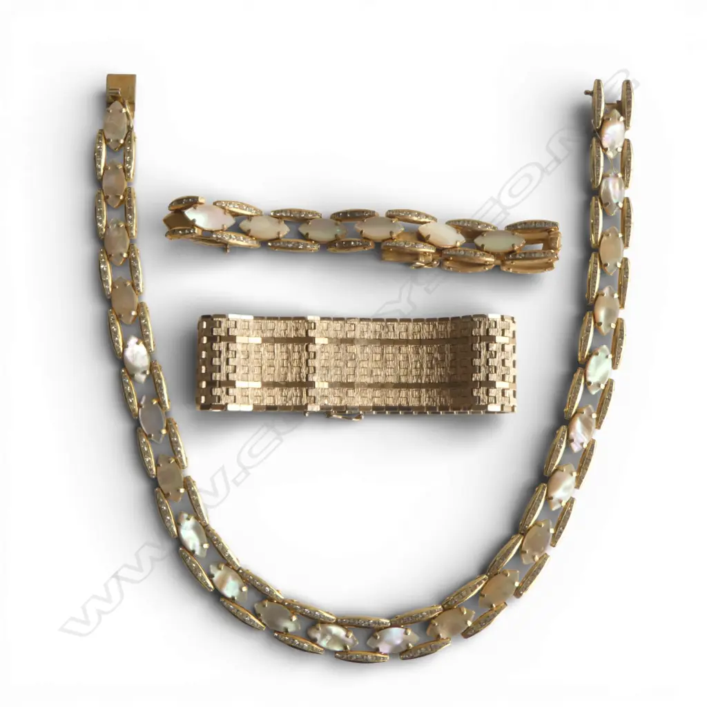 VINTAGE COSTUME JEWELLERY NECKLACE + matching BRACELET + wide gilt bracelet  Image 1++