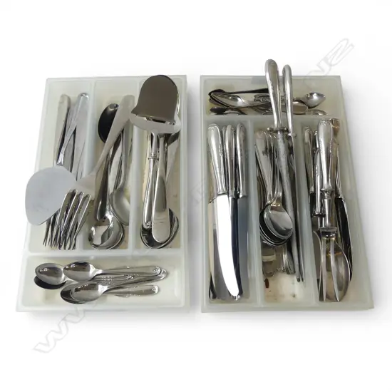 2 TRAYS EP CUTLERY