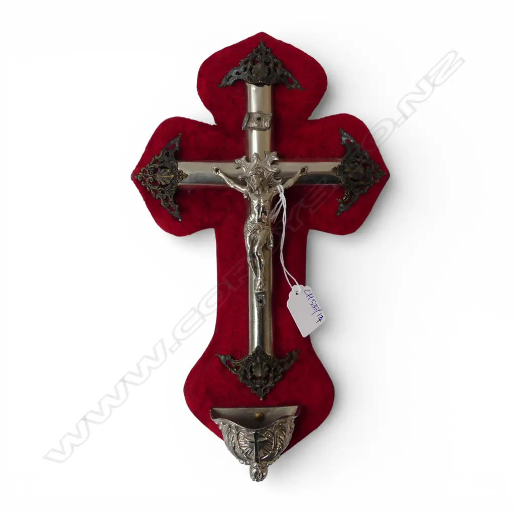 METAL CRUCIFIX ON RED VELVET 320x190mm Image 1++