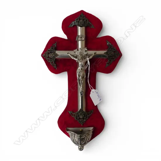 METAL CRUCIFIX ON RED VELVET 320x190mm