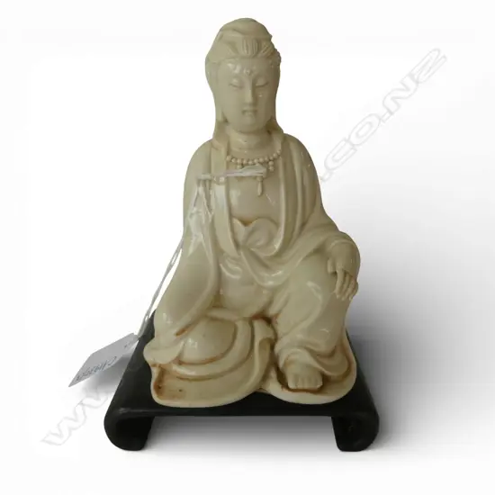 PORCELAIN QUAN YIN H.140mm THUMB MISSING