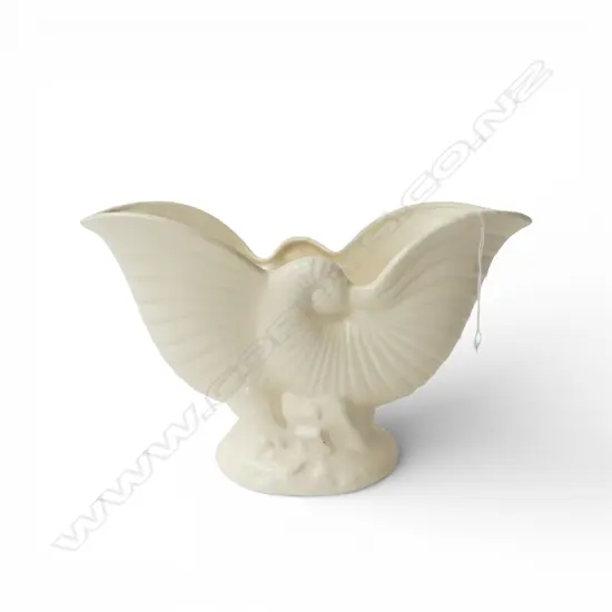 CROWN LYNN NAUTILUS VASE #550 HAIRLINES