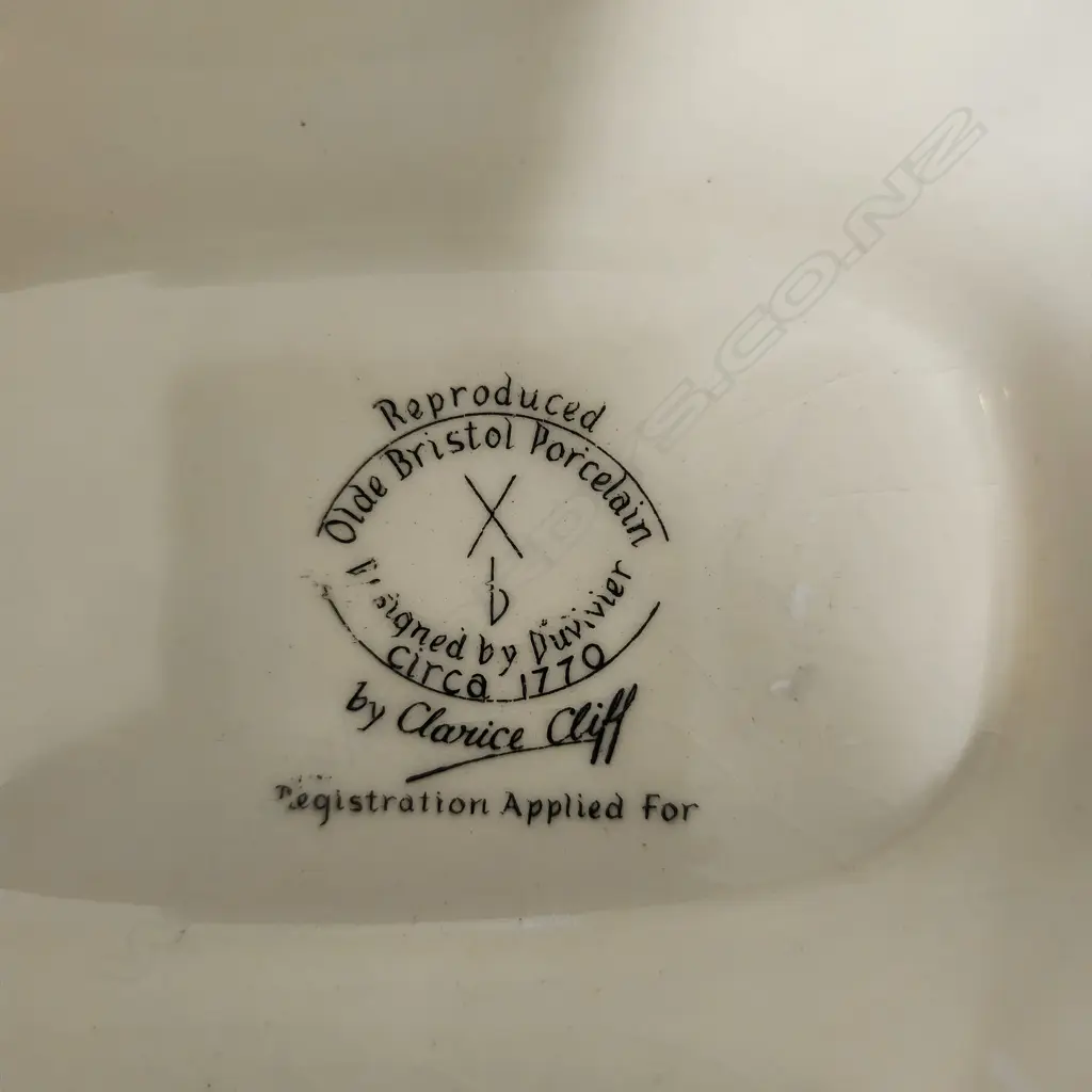 CLARICE CLIFF VASE, FEATURING DELICATE PASTEL FLORAL DESIGNS (200x200mm) Image 1++