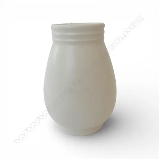 CROWN LYNN small Hand Potted VASE with tiki mark H.130mm