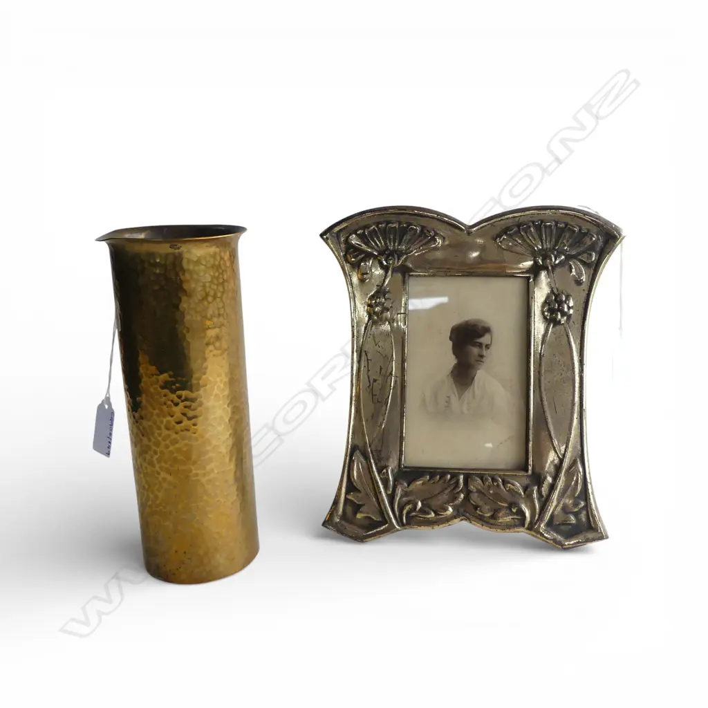 VINTAGE BRASS FREE STANDING PHOTO FRAME H230MM & HAND BEATENBRASS VASE H220MM Image 1++