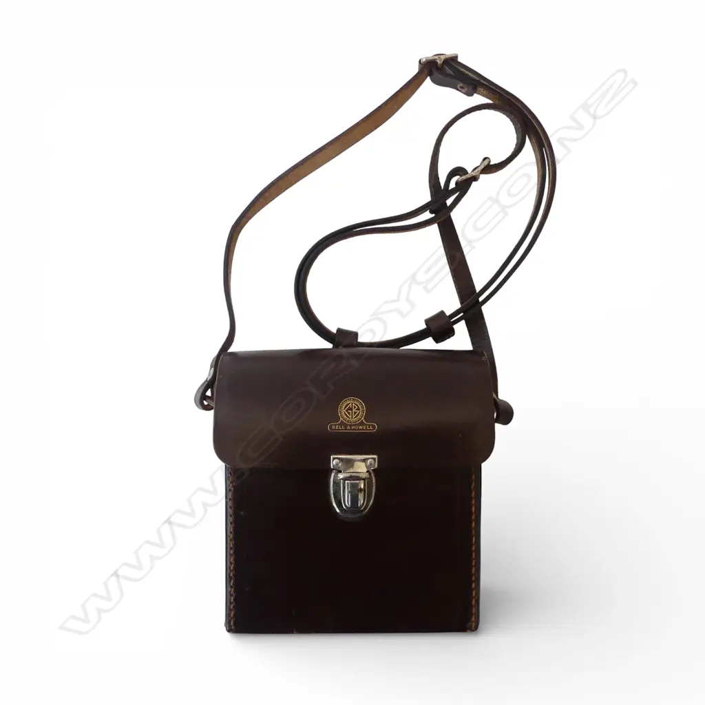 CASED  BELL & HOWELL VIN SPORTSTER 8MM MOVIE CAMERA Image 1++