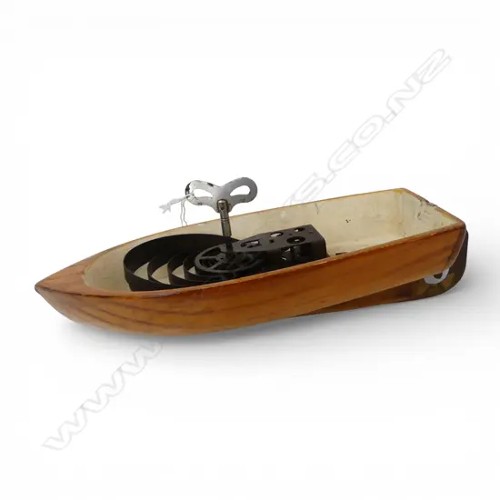 VINTAGE WIND-UP PROPELLING WOOD BOAT L.310mm