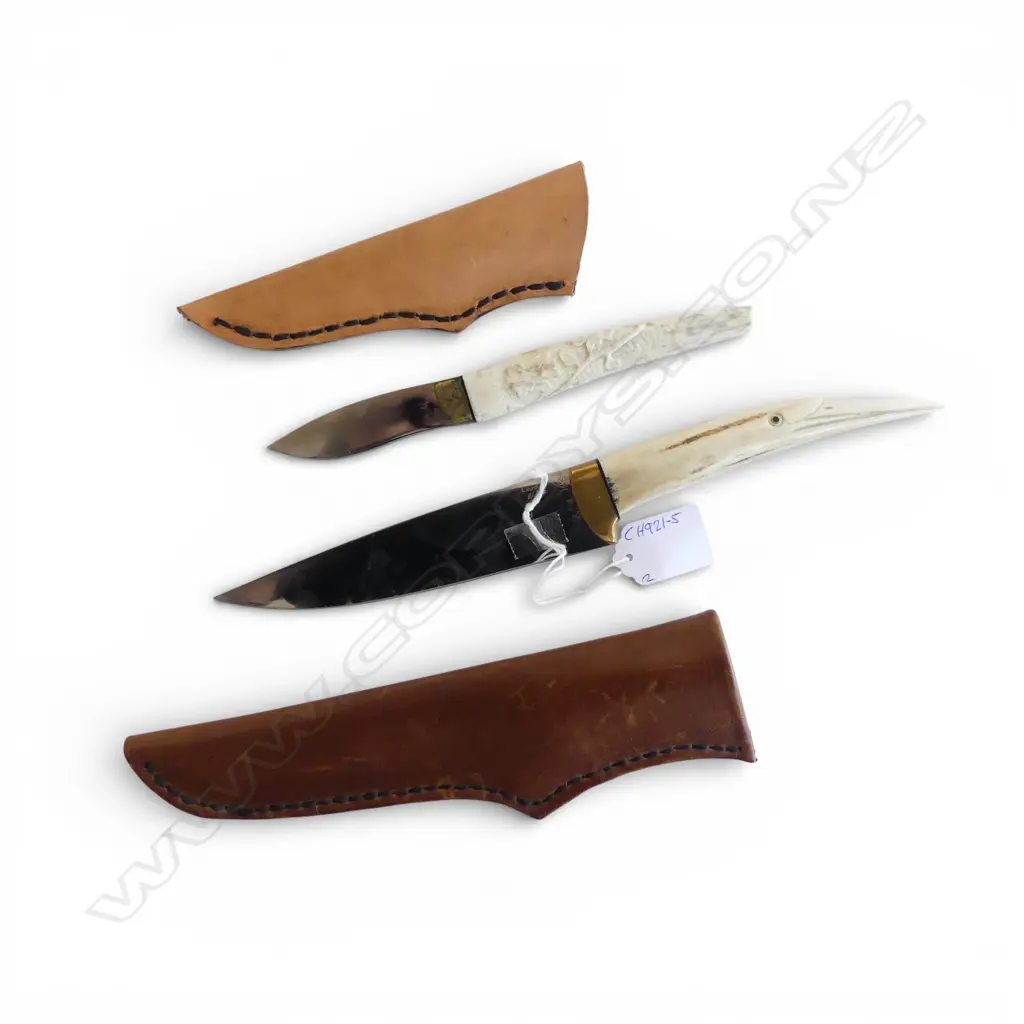 2 HAND CRAFTED KNIVES BY STEVE WHEELER carved bone handles, both signed to blade L.280/185mm Image 1++