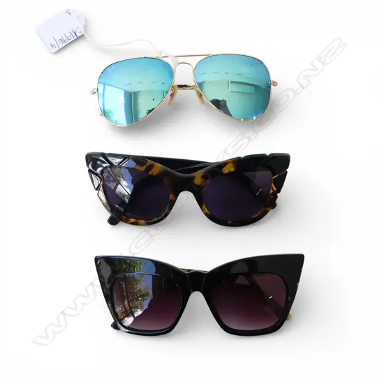 3 PRS SUNGLASSES; RAY BAN, 2x 'PARED'