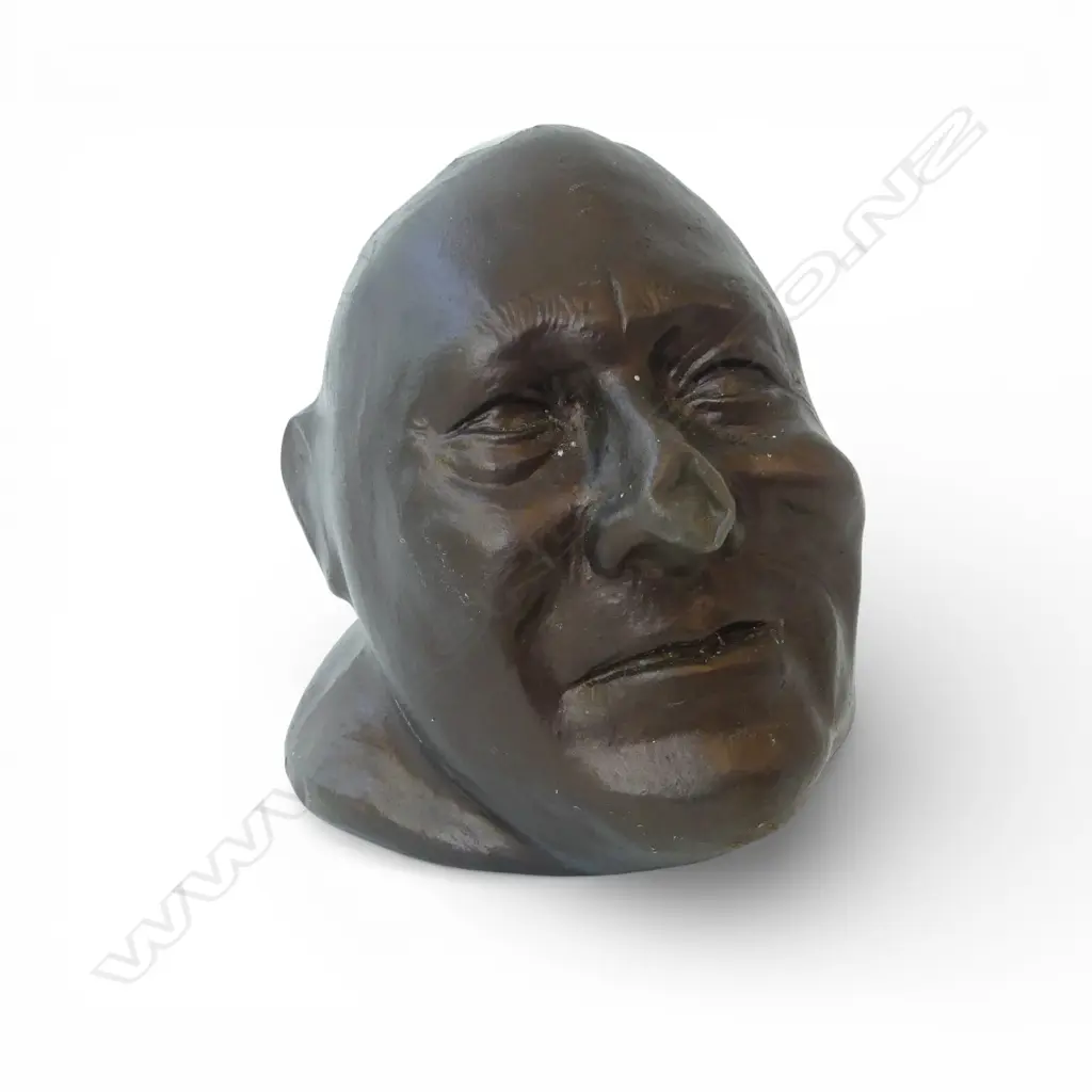 VINTAGE BROWN PLASTIC ROBERT MULDOON MONEY BANK H.135mm FAULTS Image 1++