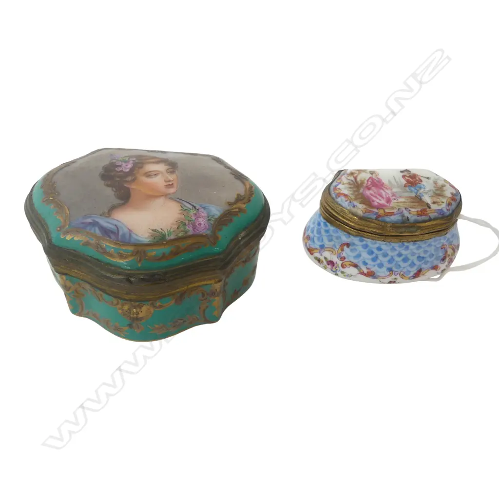 TWO 20TH C. MEISSEN PILL BOXES 6mm and 8mm  Image 1++