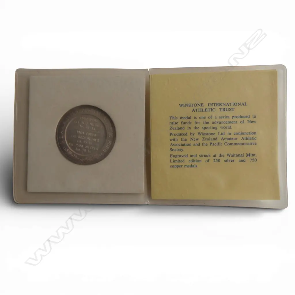 PETER SNELL 'WINSTONE INTERNATIONAL ATHLETIC TRUST' SILVER MEDALLION w description card. Low ed. 250 onlyCOIN  Image 1++