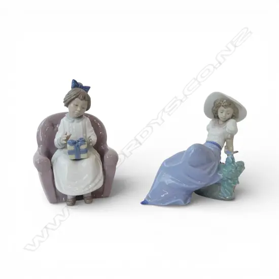 2 NAO FIGURES in boxes L.160mm 