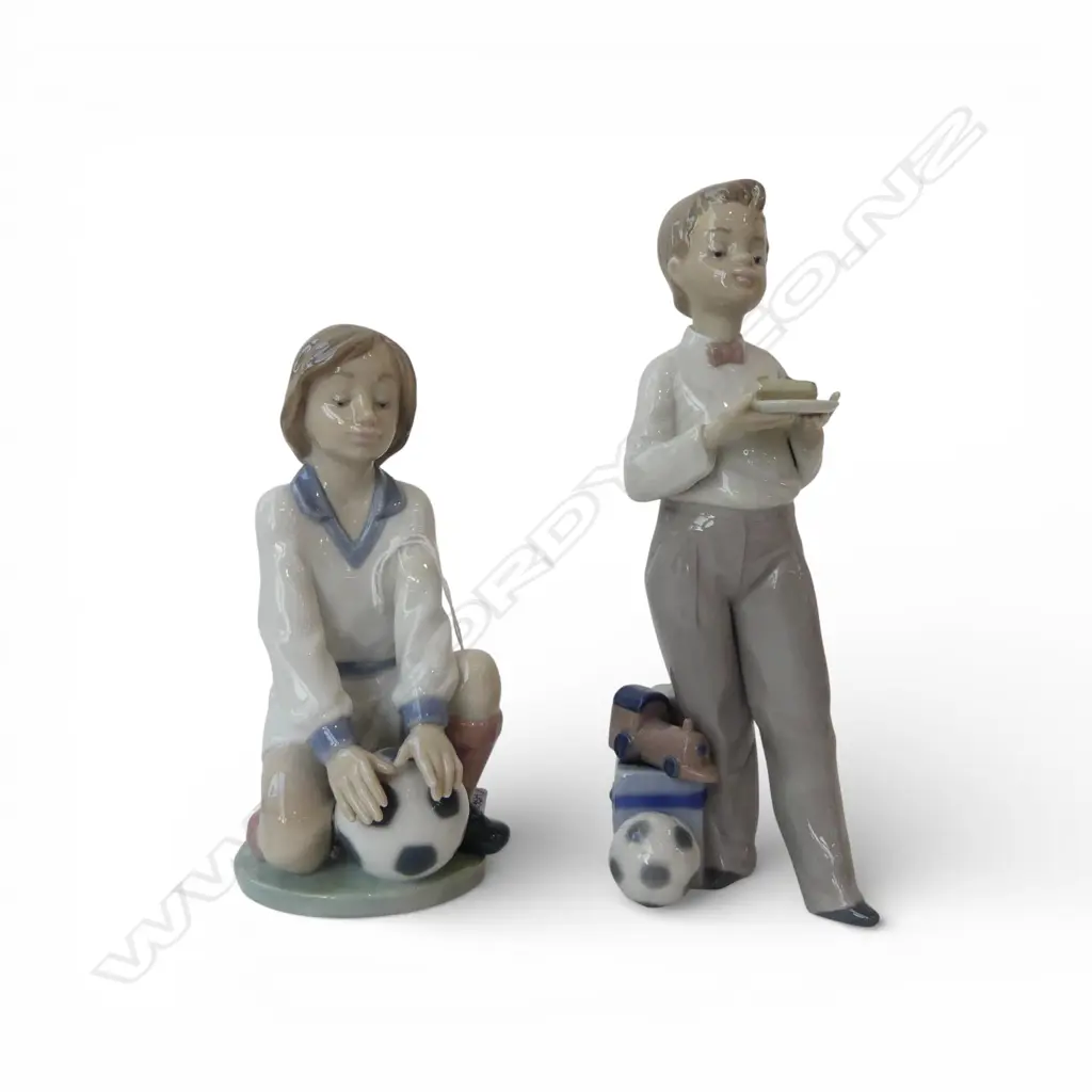 LLADRO FIGURE 'GUEST OF HONOUR' & 'TEAM PLAYER' in box H.170mm Image 1++