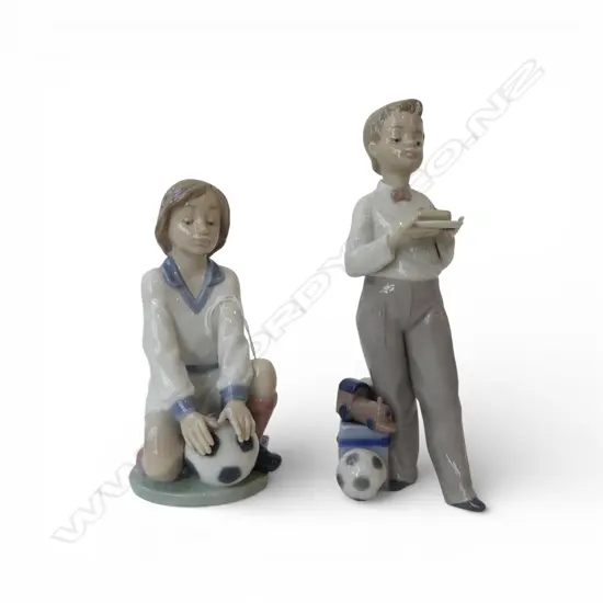 LLADRO FIGURE 'GUEST OF HONOUR' & 'TEAM PLAYER' in box H.170mm