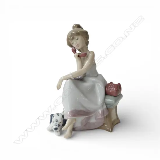 LLADRO FIGURE 'CHIT-CHAT' in box H.190mm