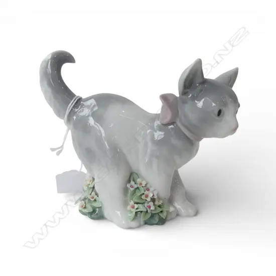 LLADRO FIGURE 'KITTY PATROL' in box H.100mm
