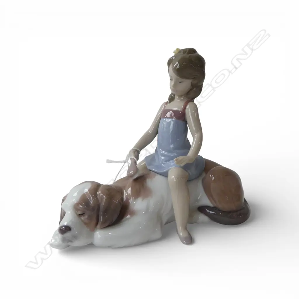 LLADRO FIGURE 'CONTENTED COMPANION' in box Image 1++