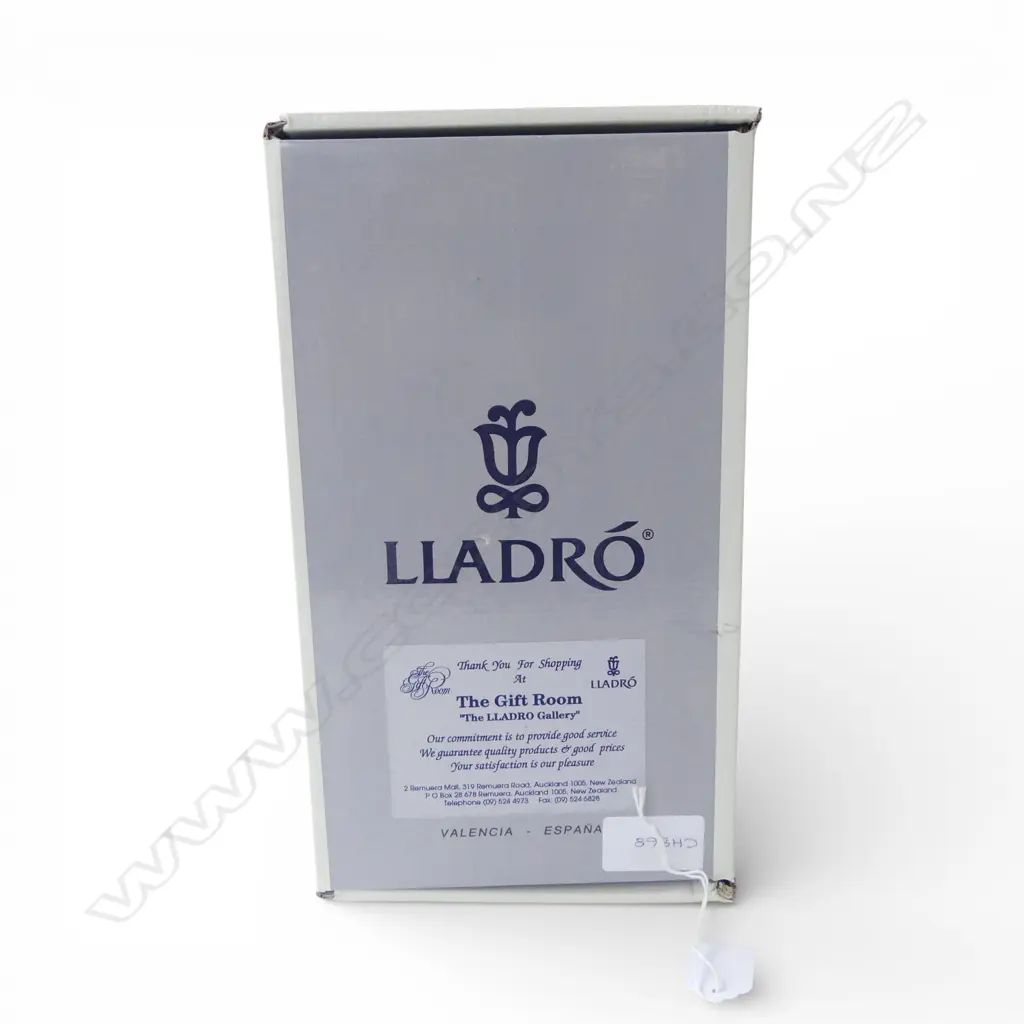 LLADRO FIGURE 'SNUGGLE UP' in box H.160mm Image 1++