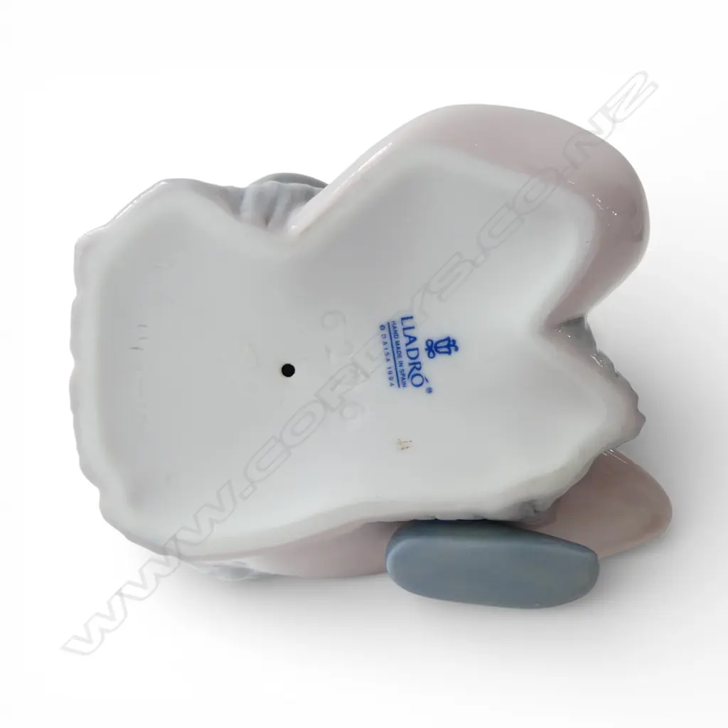 LLADRO FIGURE 'SNUGGLE UP' in box H.160mm Image 1++