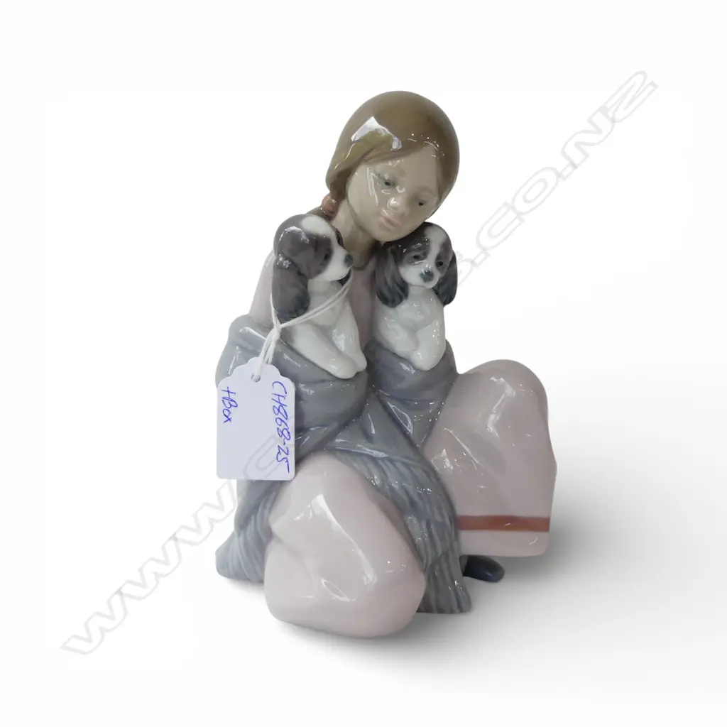 LLADRO FIGURE 'SNUGGLE UP' in box H.160mm Image 1++