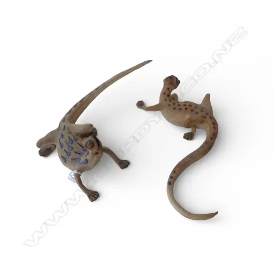 2 N.Z. STUDIO POTTERY LIZARD FORM ORNAMENTS L.360mm