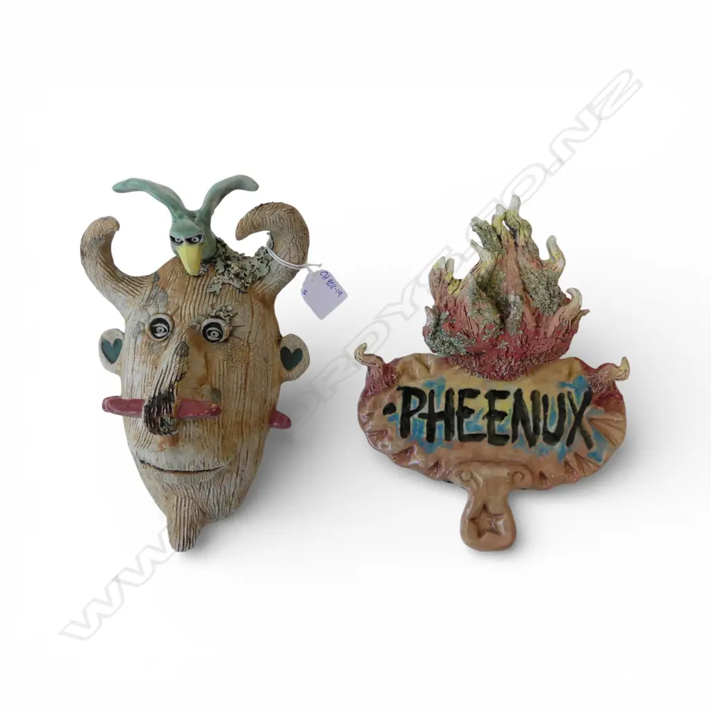 2 PCES JOHN GREEN STUDIO POTTERY; MASK + 'PHEENUX' PLAQUE W.180mm Image 1++