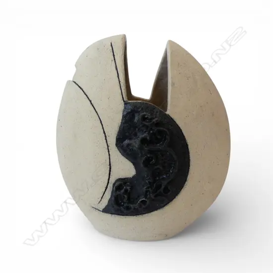 N.Z. STUDIO POTTERY VASE potters mark to base H.300mm