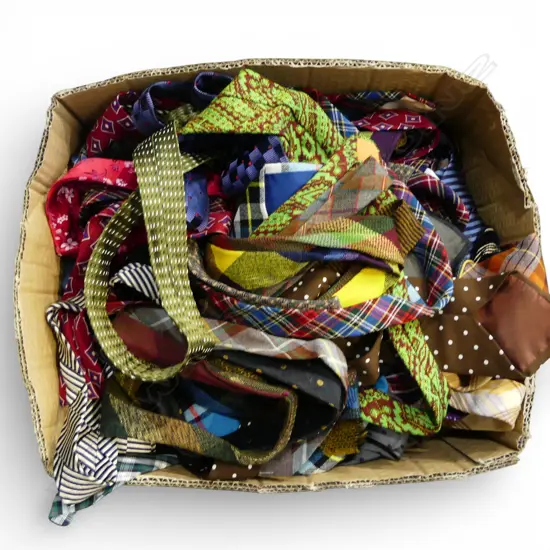 VINTAGE MENS NECK TIES