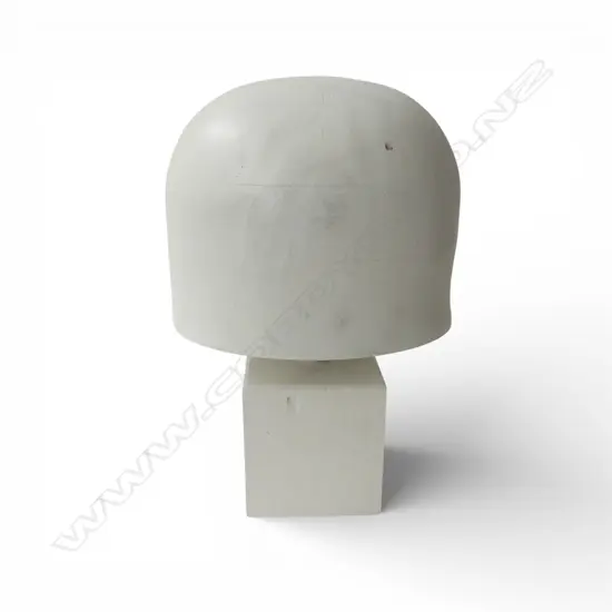 WHITE PAINTED HAT BLOCK ON STAND H.290mm