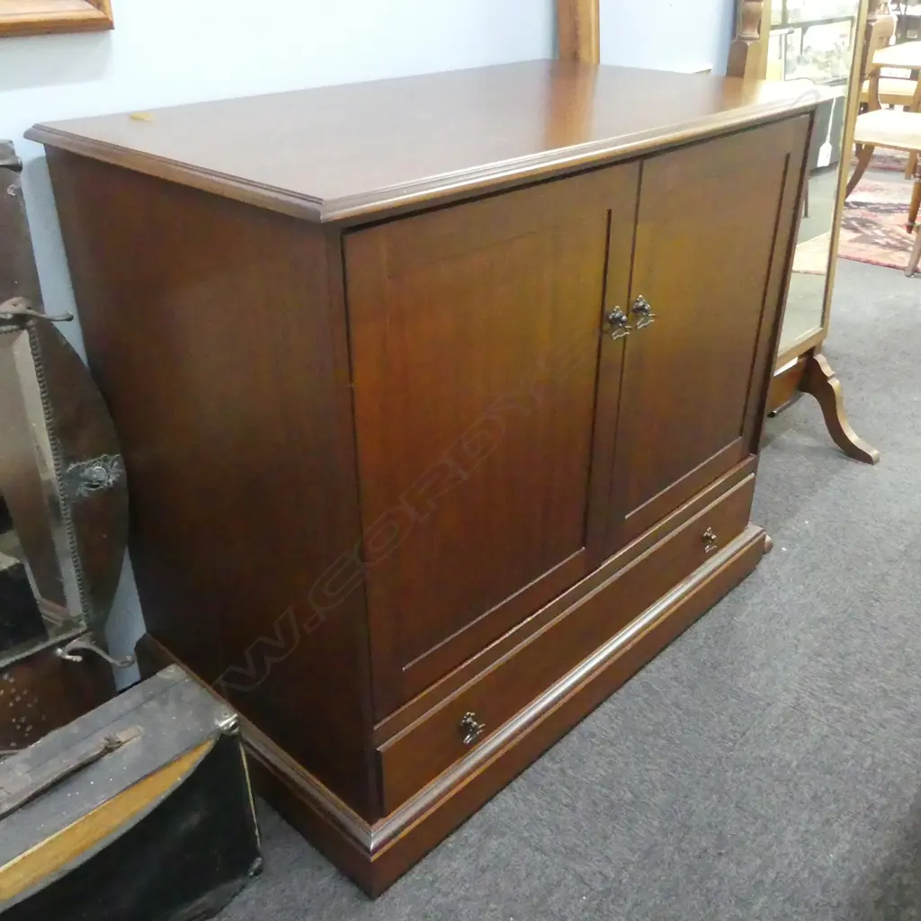 MAHOGANY TV CABINET 1040x600x920mm Image 1++