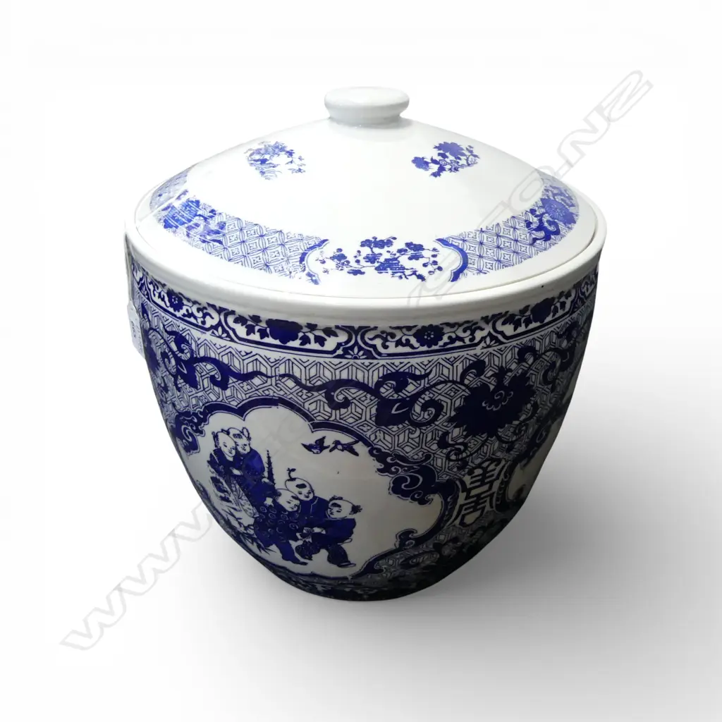 LG CHINESE B/W LIDDED CONTAINER H.340mm Image 1++