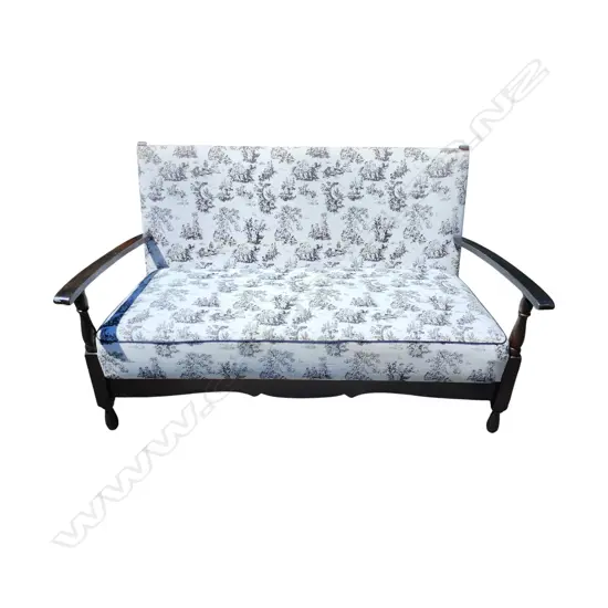 VINTAGE WOODEN FRAME SETTEE WITH A BLACK AND WHITE TOILE PRINT CUSHION (1300 x760x700) Lx H x D