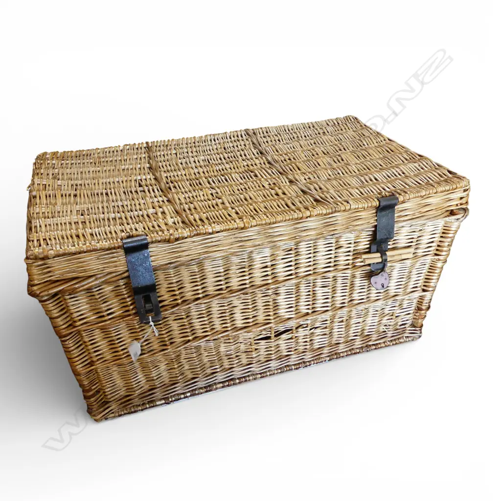 VINTAGE WOVEN CANE TRUNK 780x490x380mm OLD BORER Image 1++