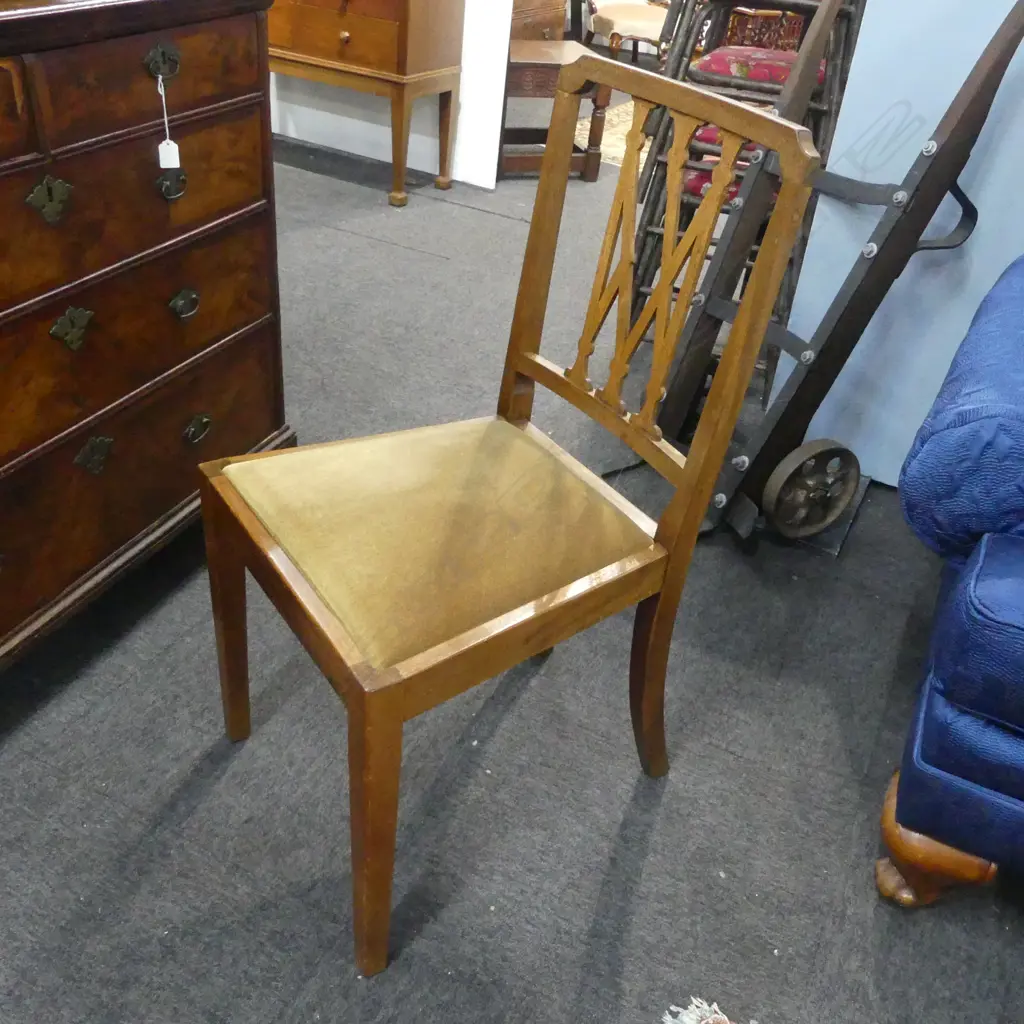 EIGHT MAHOGANY DINING CHAIRS (2 ARE CARVERS) Image 1++