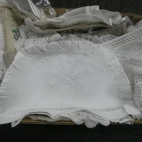 COLLECTION VINTAGE EMBROIRDERD LINEN TEA COSIES + PLACEMATS ETC