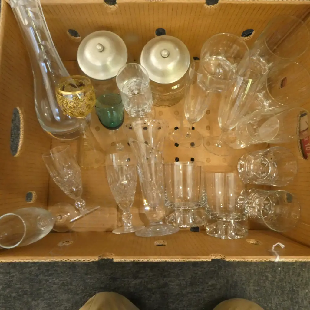 COLLECTION OF CRYSTAL VASES, CHAMPAGNE FLUTES, GLASSES, LIDDED CONTAINERS Image 1++
