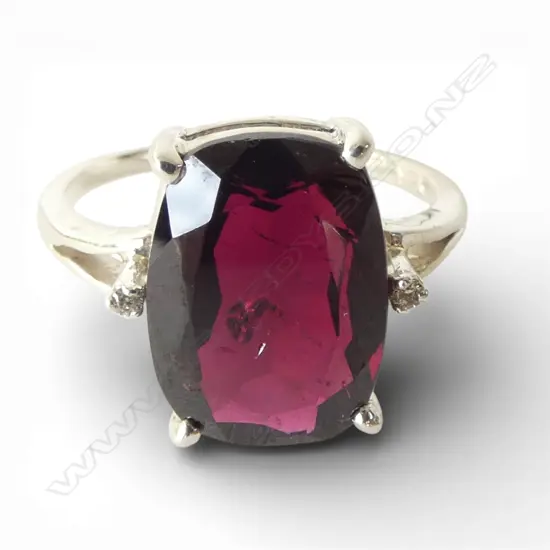 925 SILVER DIAMOND & GARNET RING SIZE S